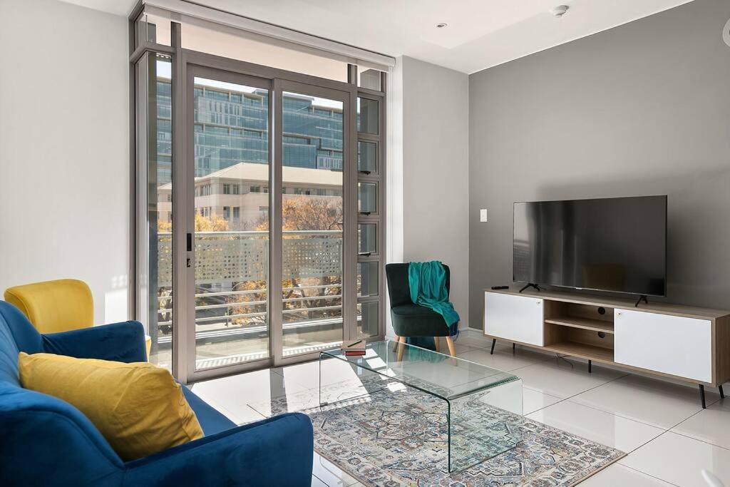 The Median Rosebank Luxury Apartment - Building With Generator 约翰内斯堡 外观 照片