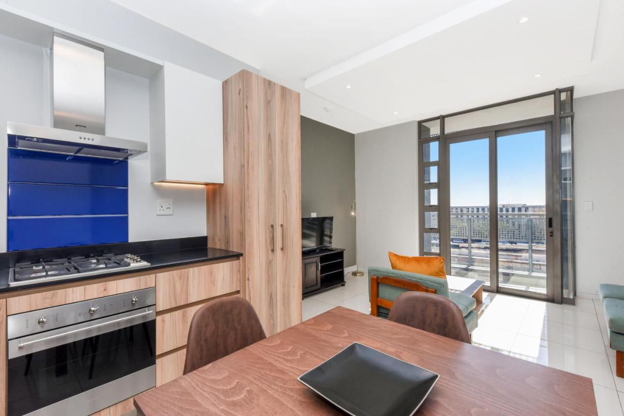 The Median Rosebank Luxury Apartment - Building With Generator 约翰内斯堡 外观 照片