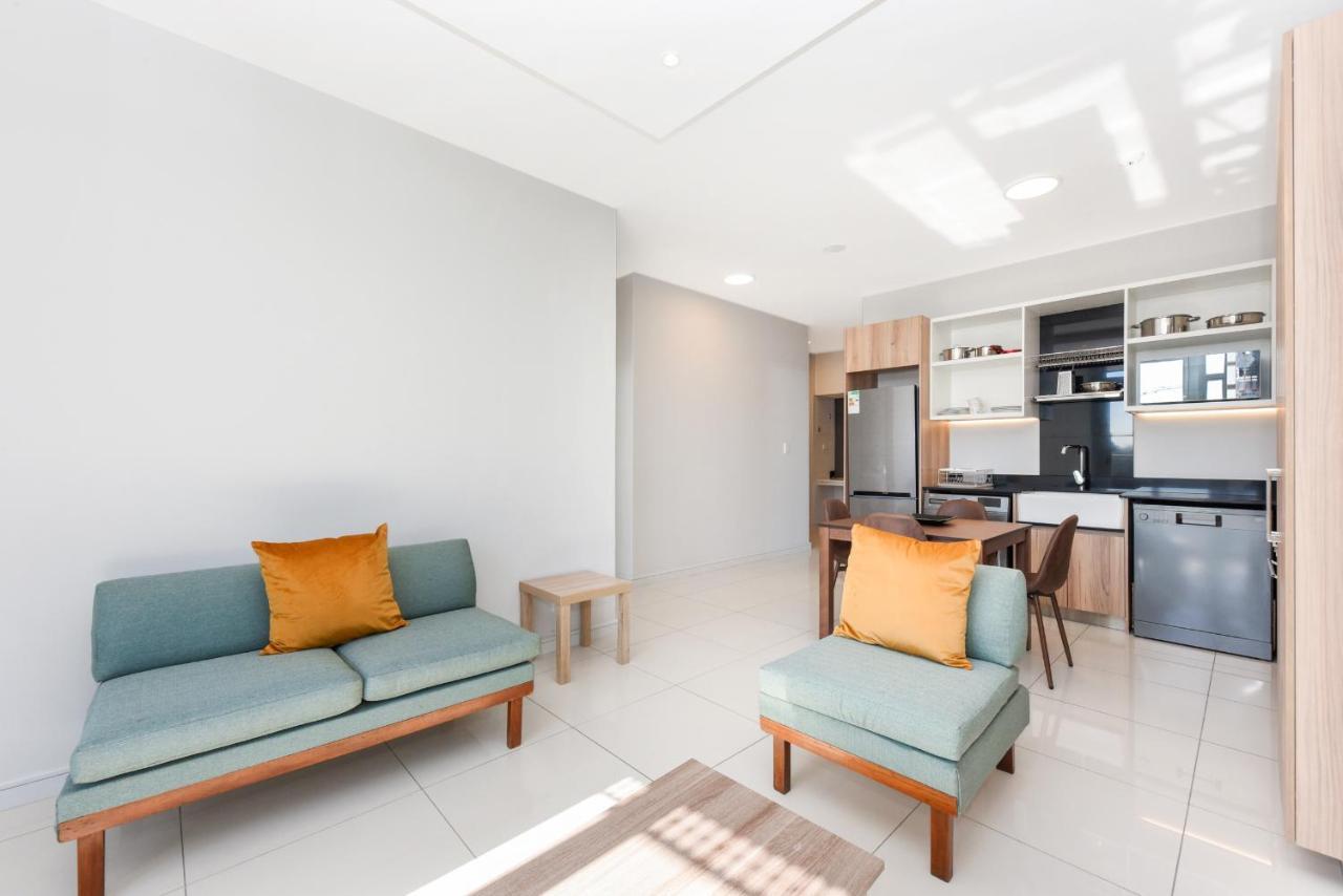 The Median Rosebank Luxury Apartment - Building With Generator 约翰内斯堡 外观 照片