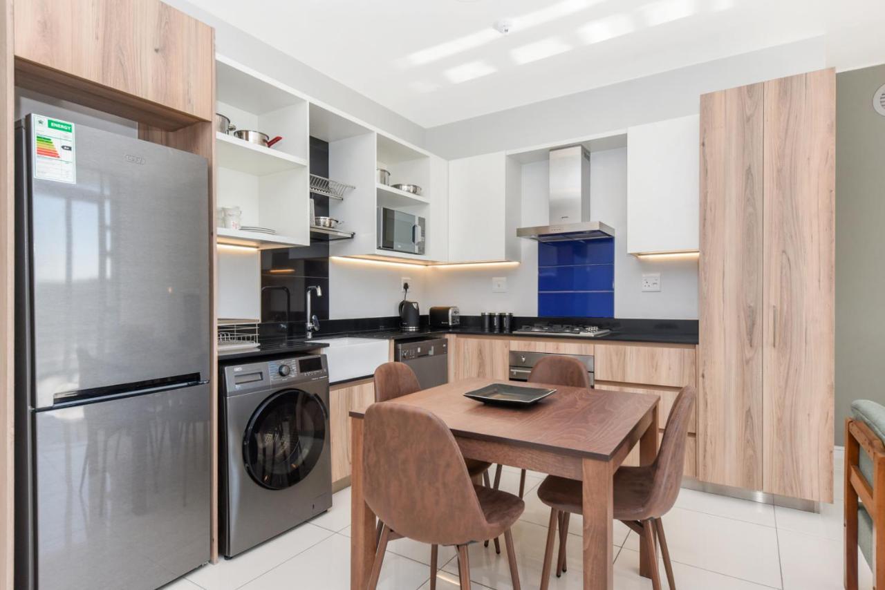 The Median Rosebank Luxury Apartment - Building With Generator 约翰内斯堡 外观 照片