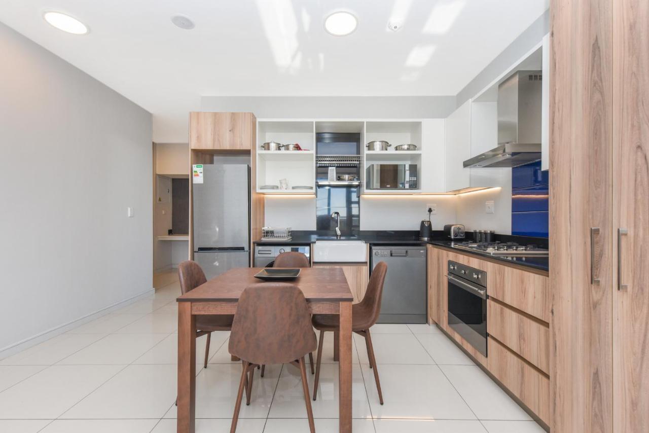 The Median Rosebank Luxury Apartment - Building With Generator 约翰内斯堡 外观 照片