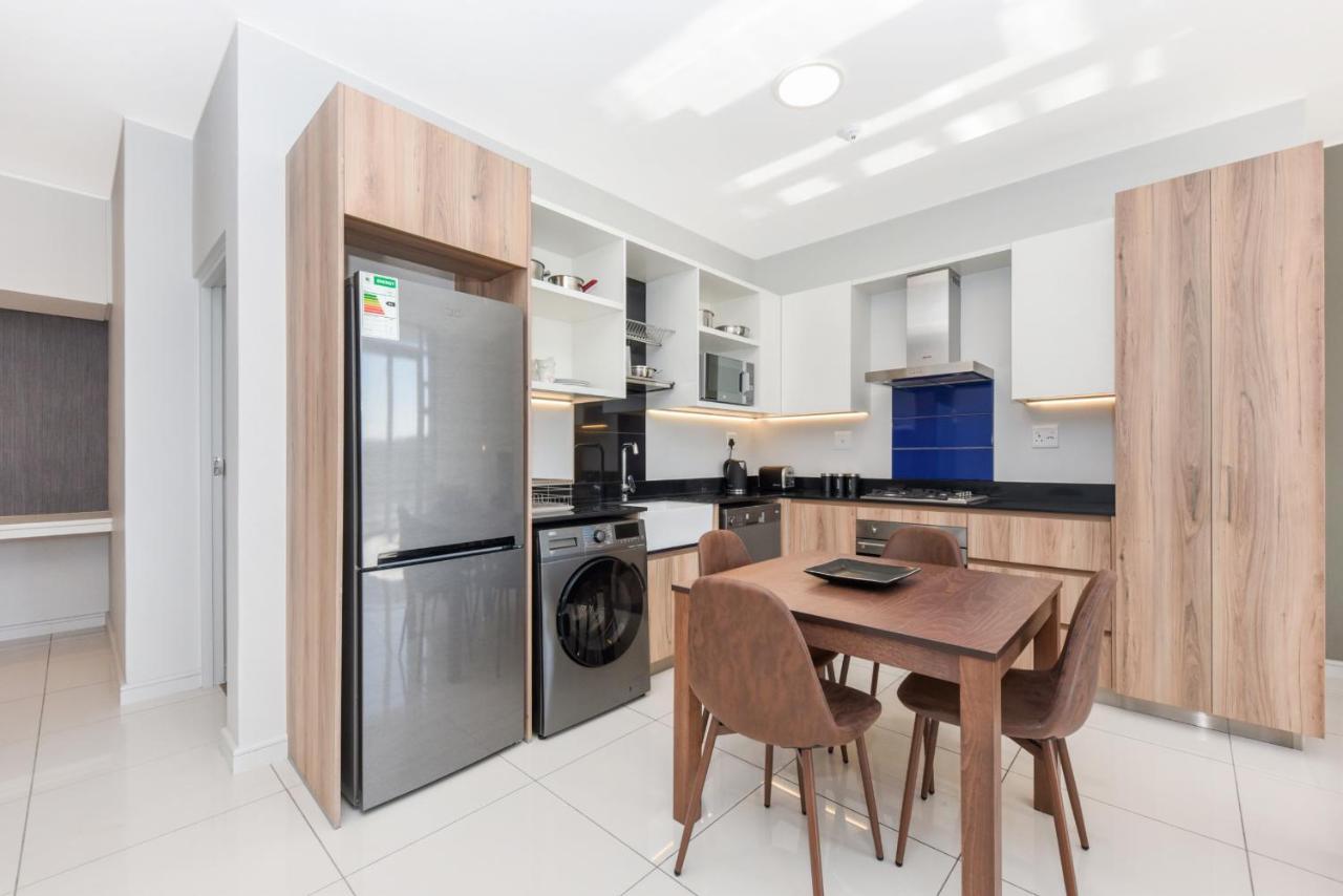 The Median Rosebank Luxury Apartment - Building With Generator 约翰内斯堡 外观 照片