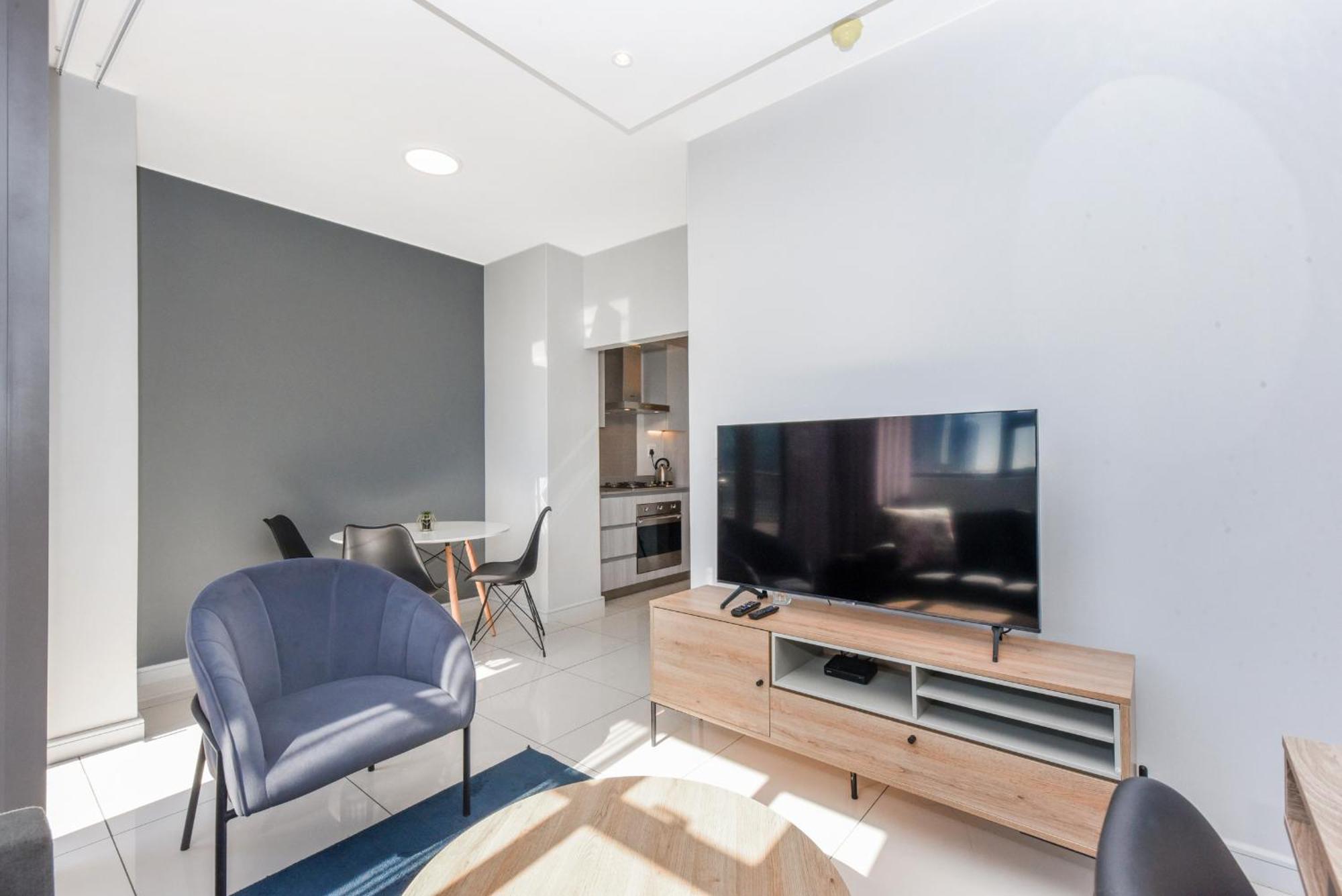 The Median Rosebank Luxury Apartment - Building With Generator 约翰内斯堡 外观 照片